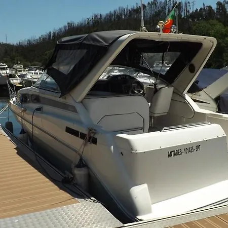 Antares Sleeping Boat 船上ホテル