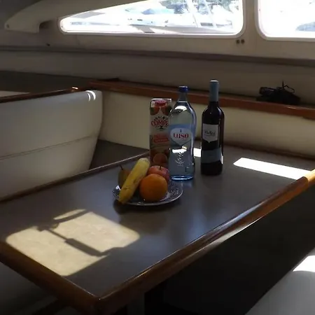 Antares Sleeping Boat 船上ホテル Foz do Sousa