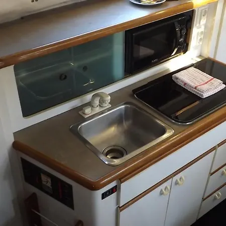 Antares Sleeping Boat Foz do Sousa