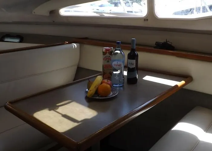 Antares Sleeping Boat Botel Foz do Sousa