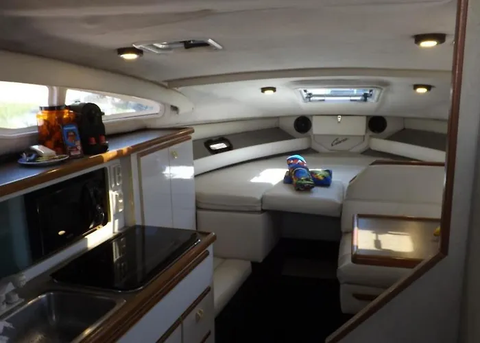 Antares Sleeping Boat Botel Foz do Sousa